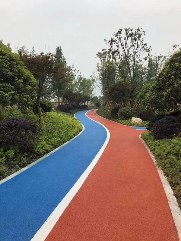 公園塑膠跑道選材的時(shí)候，應(yīng)該考慮哪些因素？